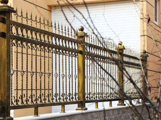 西宁铁艺护栏制作,安装时的注意事项及安装方式
